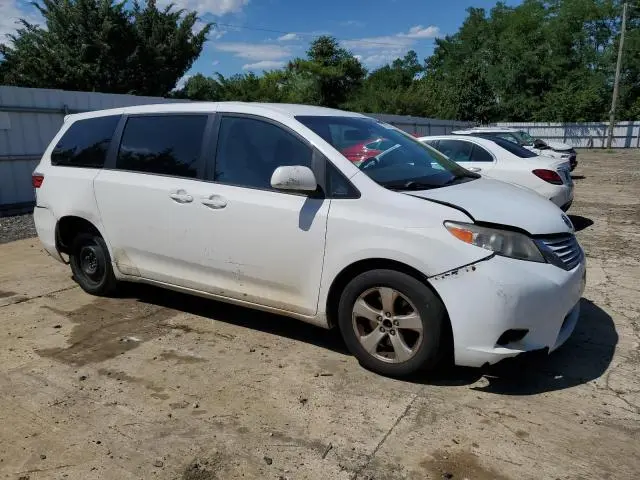 2017 TOYOTA SIENNA LE  