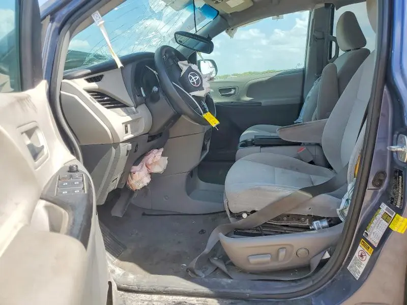 2016 TOYOTA SIENNA LE  