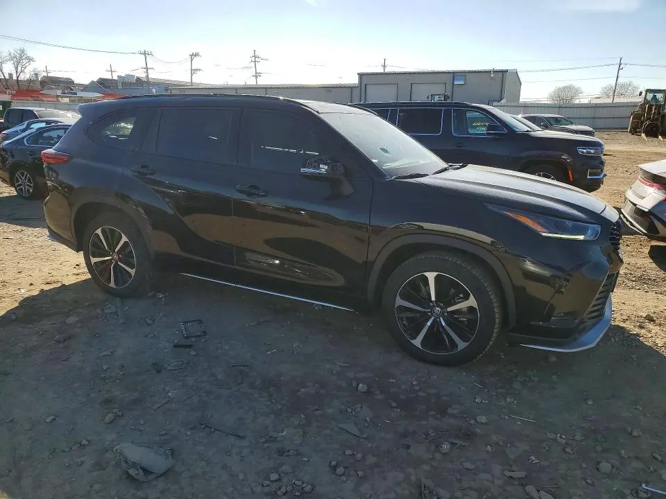 2022 TOYOTA HIGHLANDER XSE  