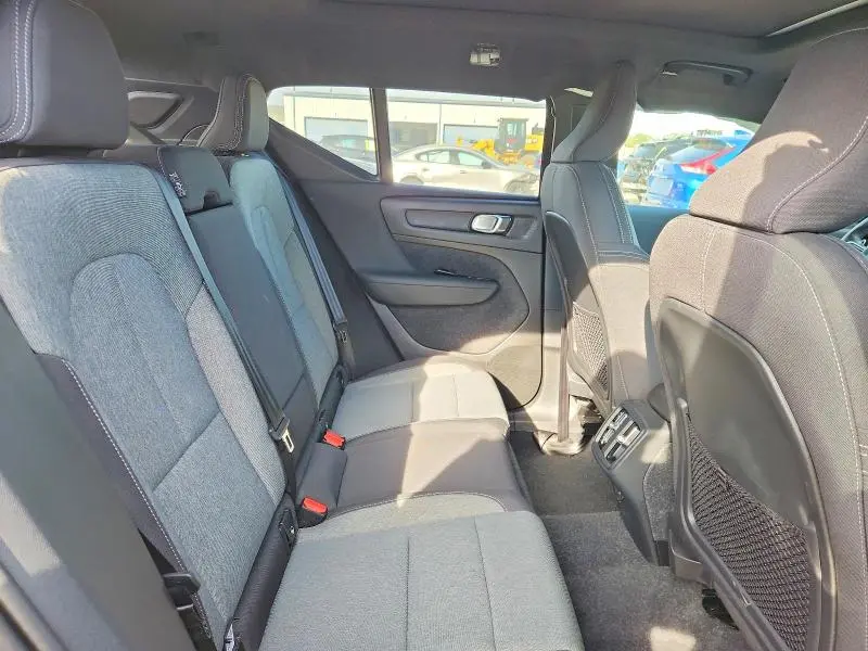 2025 VOLVO XC40 CORE  