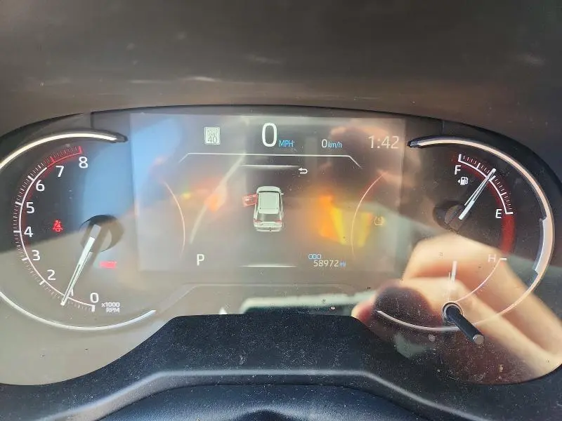 2024 TOYOTA RAV4 XLE  