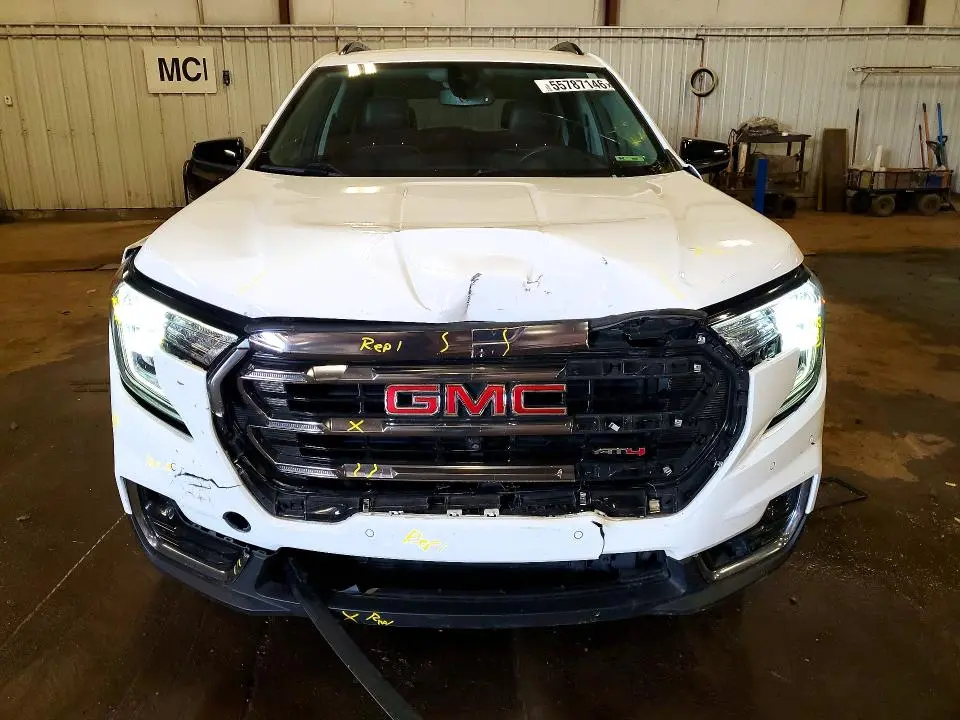 2022 GMC TERRAIN AT4  
