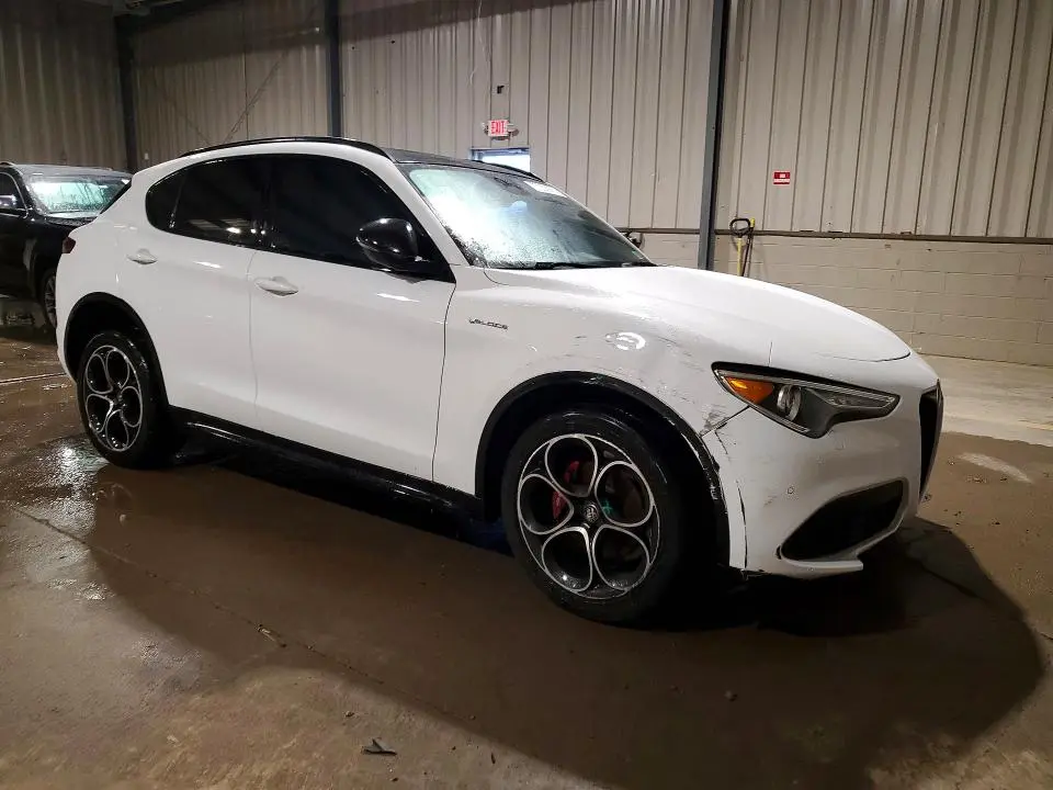 2022 ALFA ROMEO STELVIO TI  