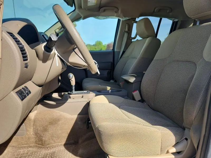 2015 NISSAN FRONTIER SV  