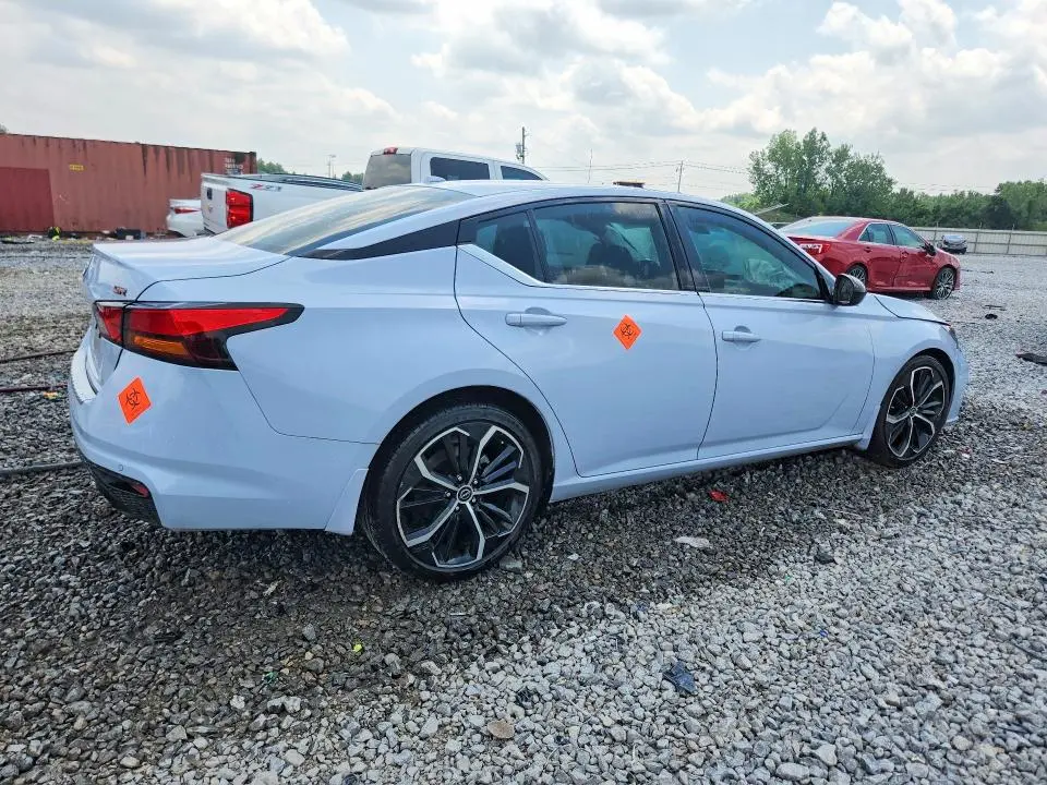 2023 NISSAN ALTIMA SR  