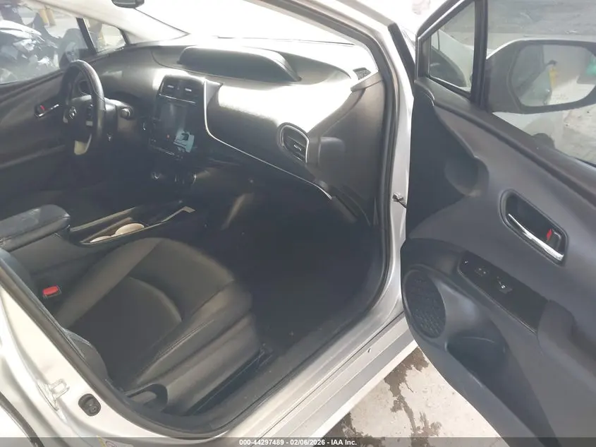 2017 TOYOTA PRIUS FOUR