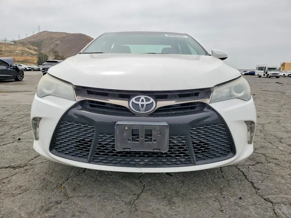 2016 TOYOTA CAMRY SE  