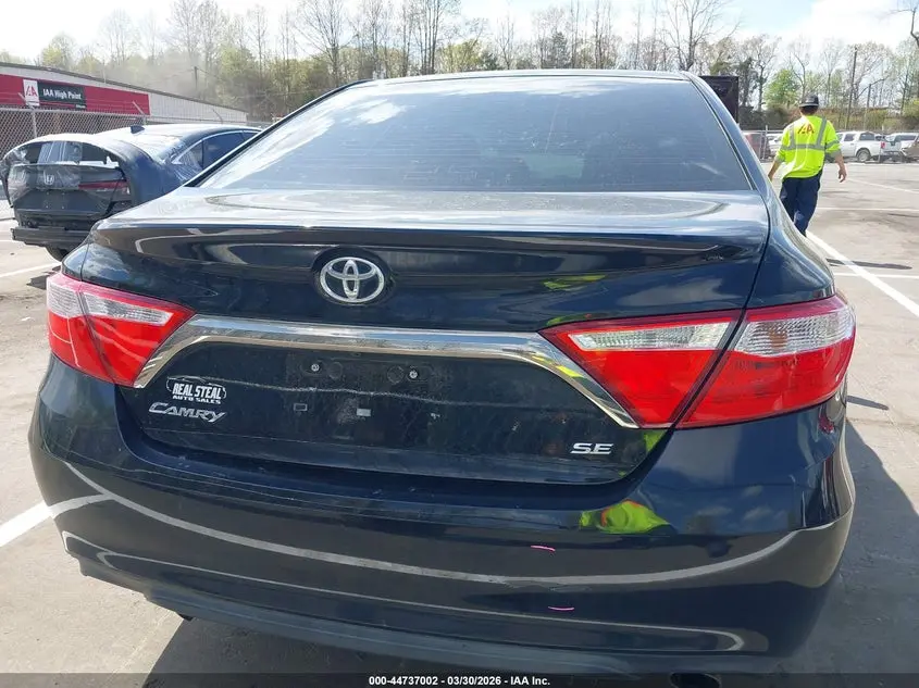 2016 TOYOTA CAMRY SE
