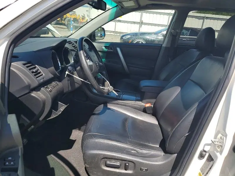 2013 TOYOTA HIGHLANDER SE  