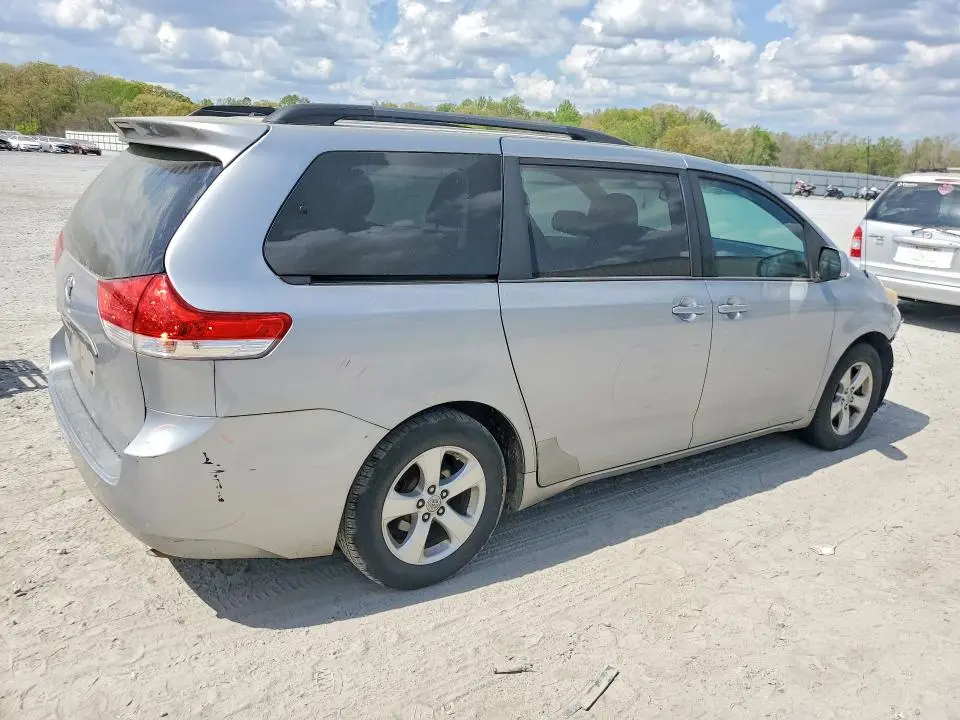 2012 TOYOTA SIENNA LE 8-PASSENGER  