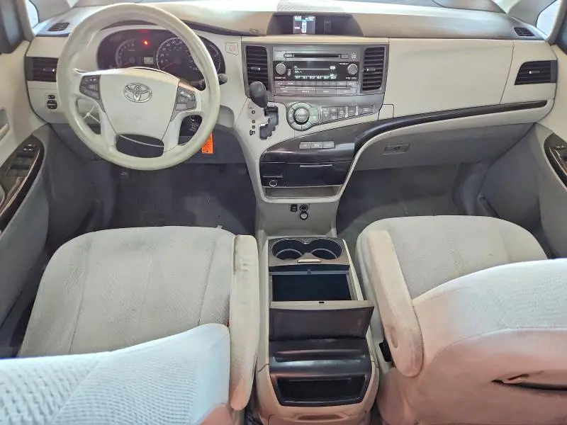 2013 TOYOTA SIENNA LE  