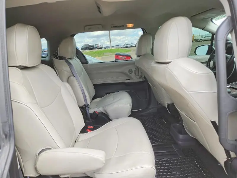 2022 TOYOTA SIENNA LE  