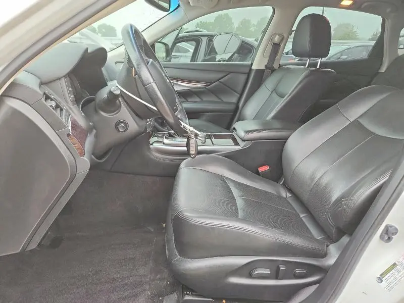 2019 INFINITI Q70 3.7 LUXE  