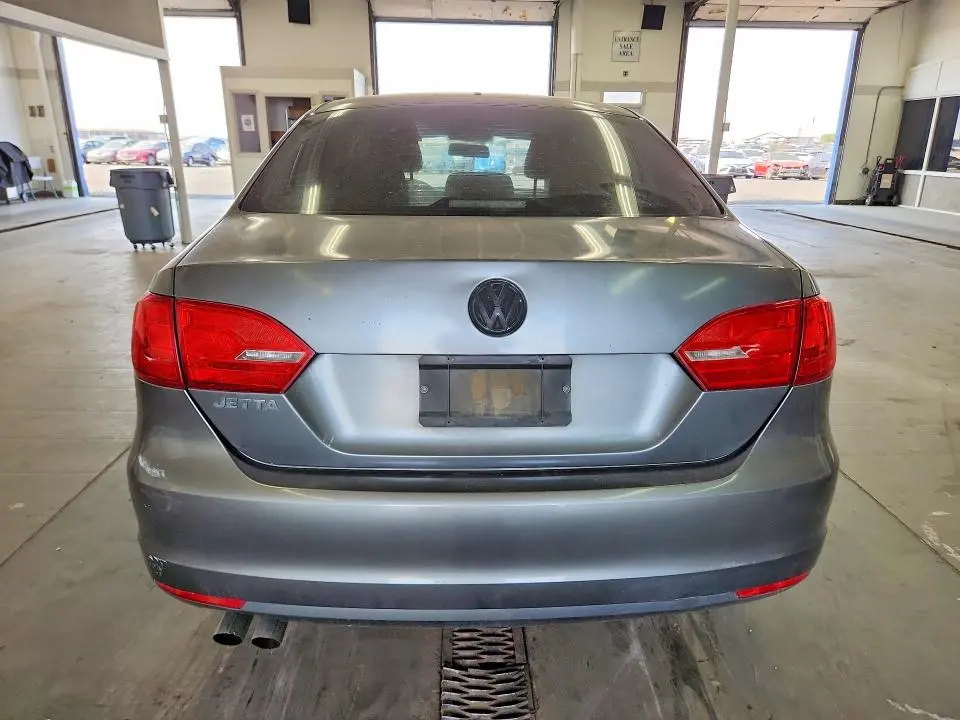 2011 VOLKSWAGEN JETTA BASE  