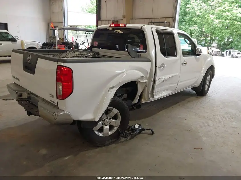2010 NISSAN FRONTIER SE