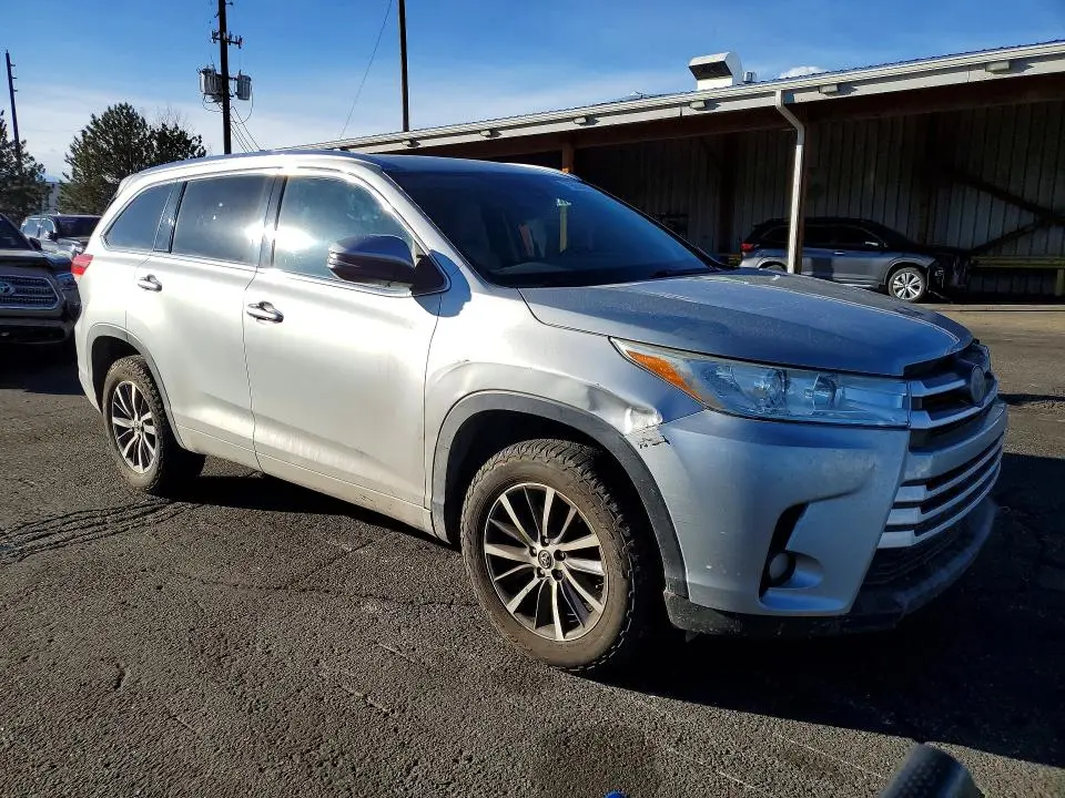2017 TOYOTA HIGHLANDER XLE  