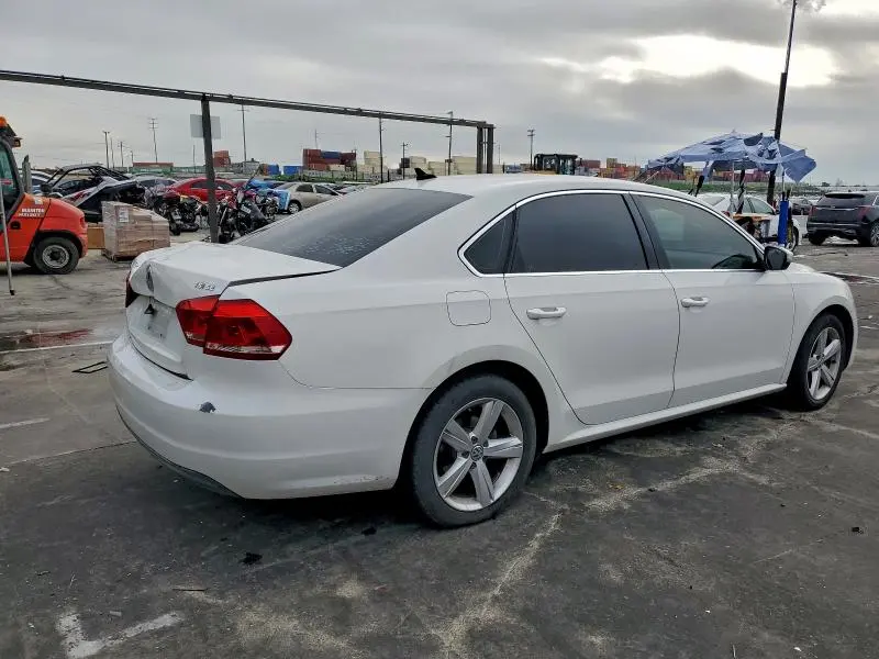 2015 VOLKSWAGEN PASSAT SE  