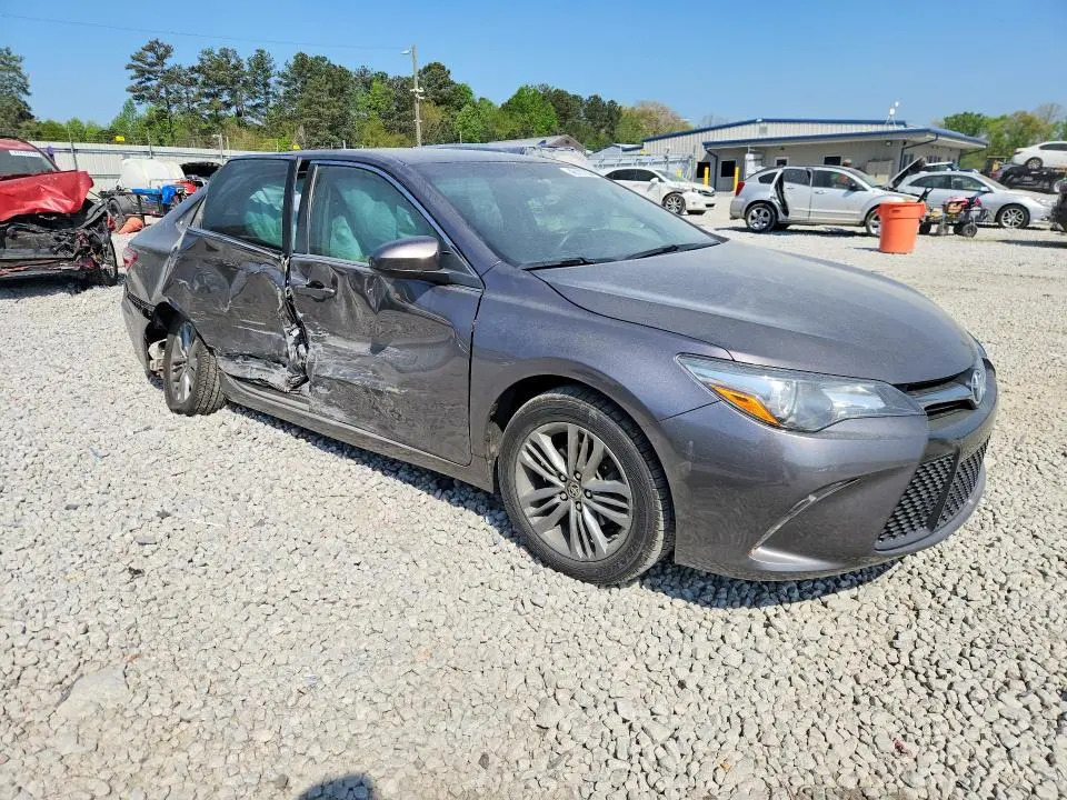 2015 TOYOTA CAMRY SE  
