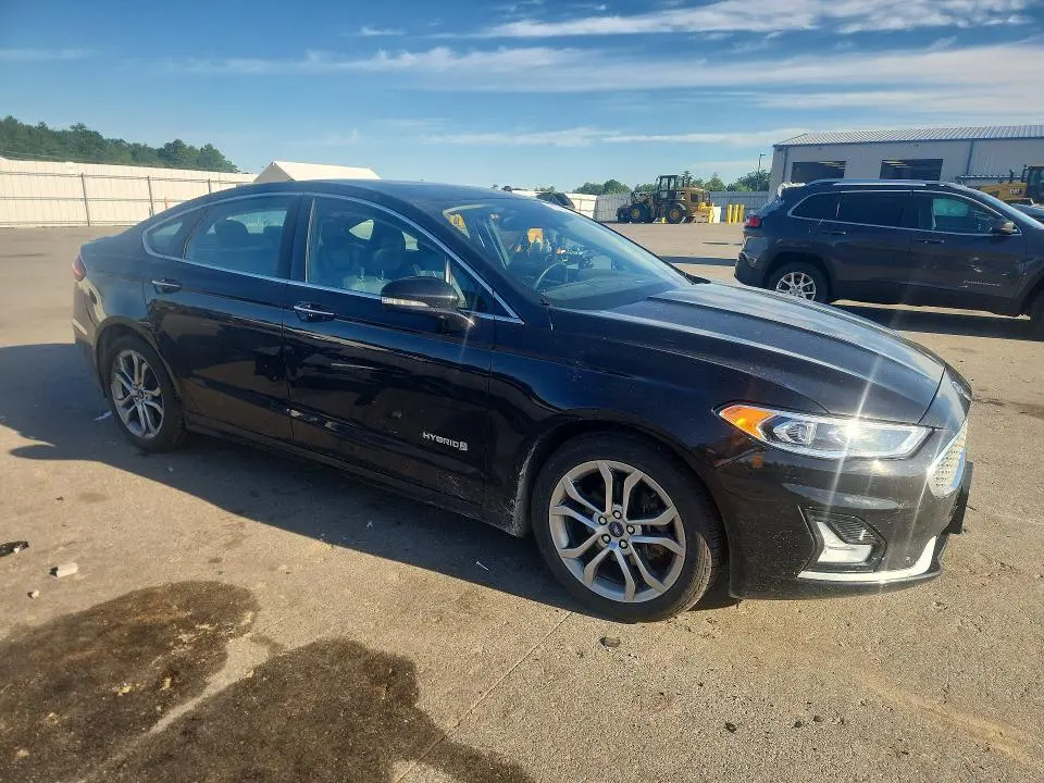 2019 FORD FUSION TITANIUM  