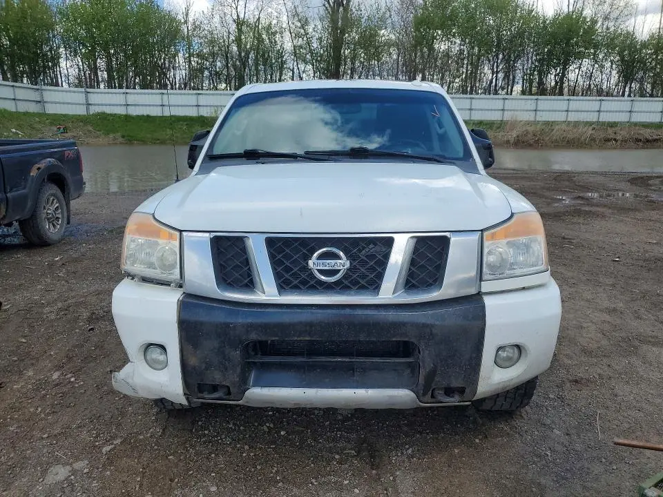 2013 NISSAN TITAN SV  