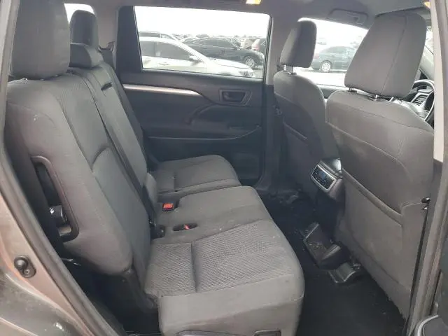 2016 TOYOTA HIGHLANDER LE  