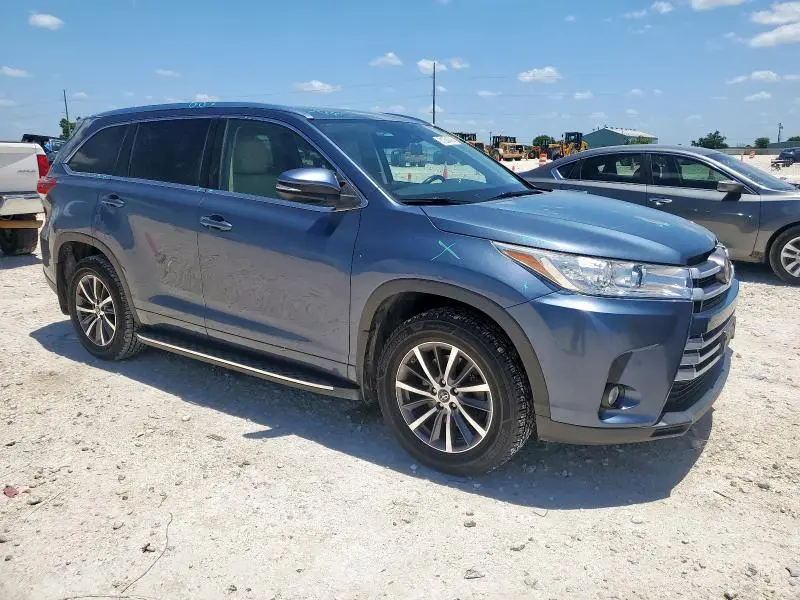 2017 TOYOTA HIGHLANDER SE  