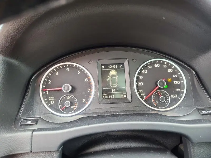 2011 VOLKSWAGEN TIGUAN S  