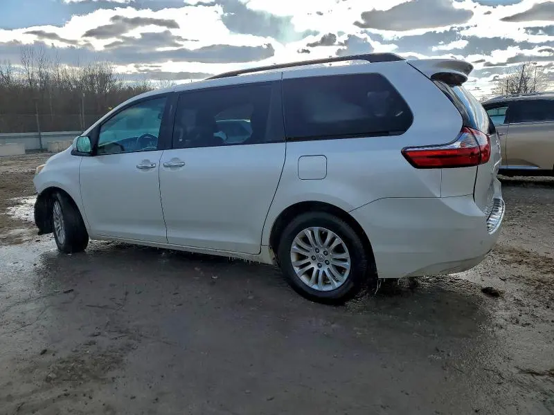 2016 TOYOTA SIENNA XLE  