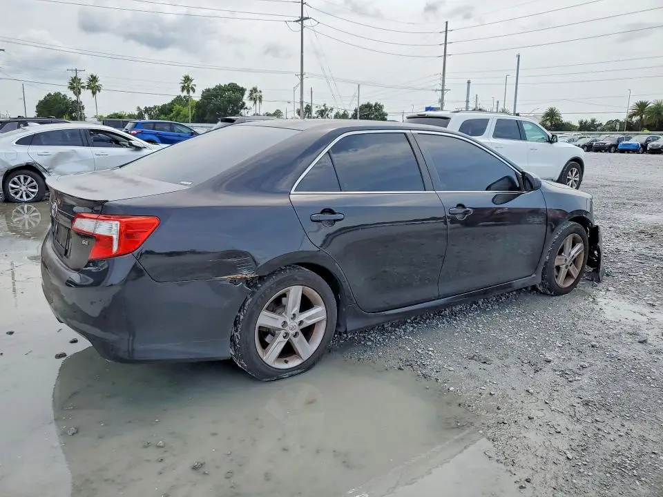 2012 TOYOTA CAMRY SE  