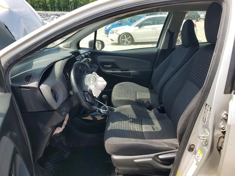 2015 TOYOTA YARIS 5-DOOR SE  