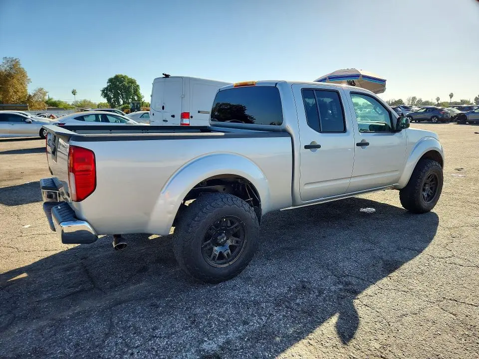 2013 NISSAN FRONTIER SV  