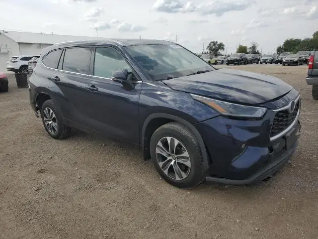 2021 TOYOTA HIGHLANDER XLE  