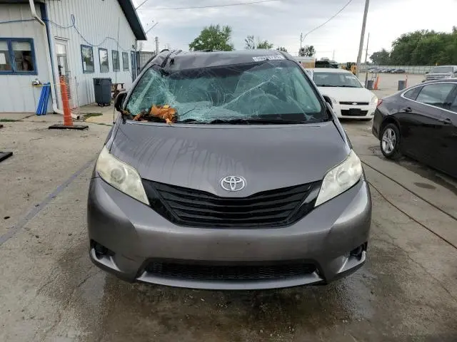 2011 TOYOTA SIENNA   