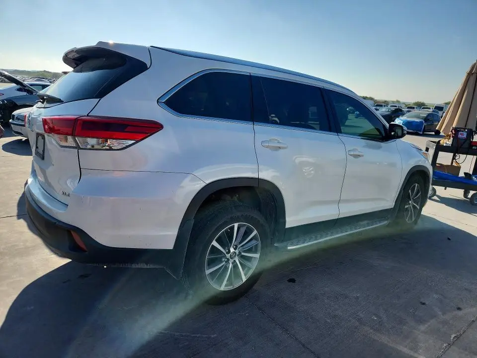 2019 TOYOTA HIGHLANDER XLE  
