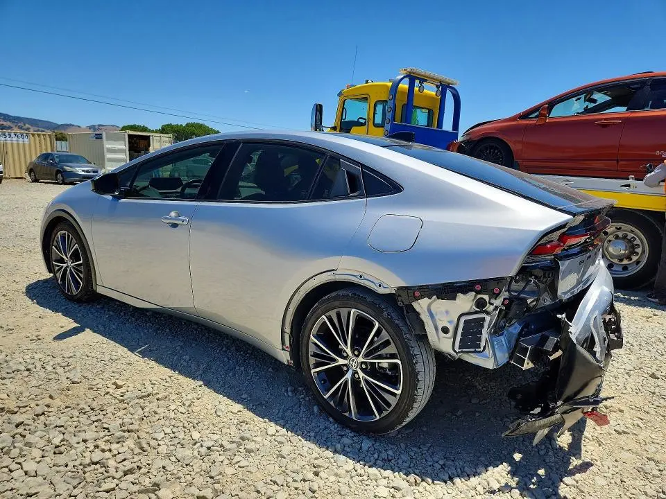 2023 TOYOTA PRIUS XLE  