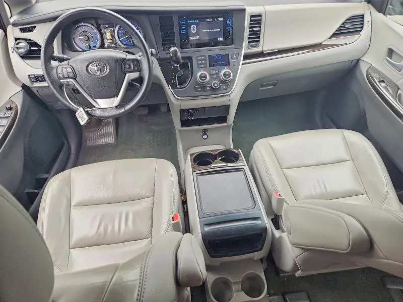2017 TOYOTA SIENNA XLE 8-PASSENGER  