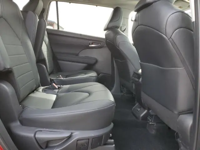 2025 TOYOTA HIGHLANDER LE  