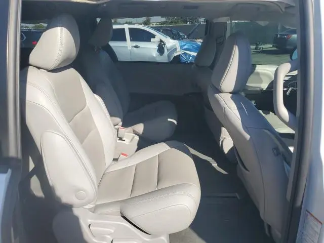2020 TOYOTA SIENNA XLE 7-PASSENGER  