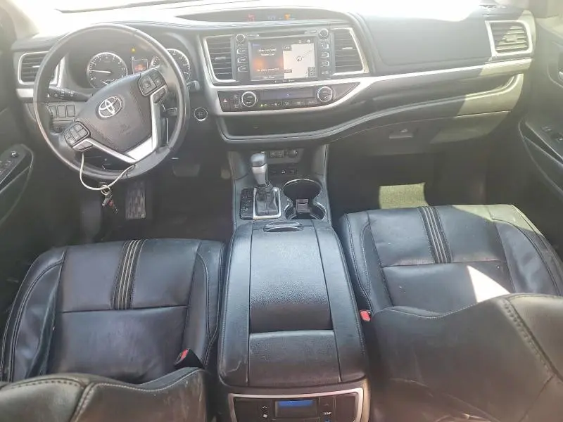 2017 TOYOTA HIGHLANDER SE  
