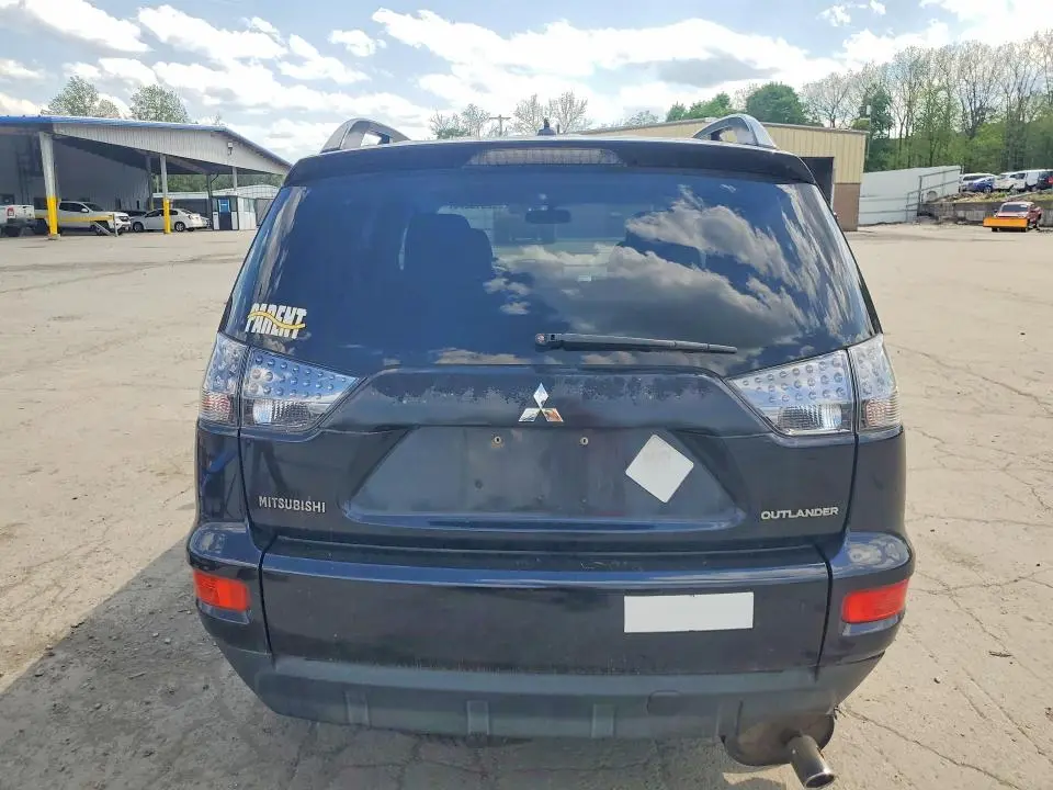 2011 MITSUBISHI OUTLANDER SE  