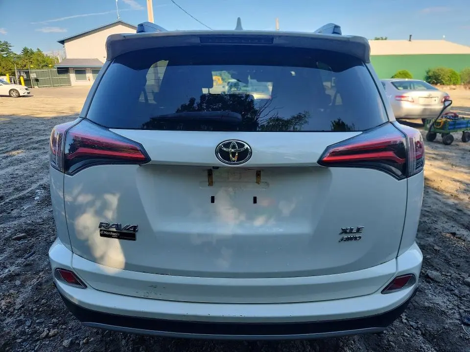 2017 TOYOTA RAV4 XLE  