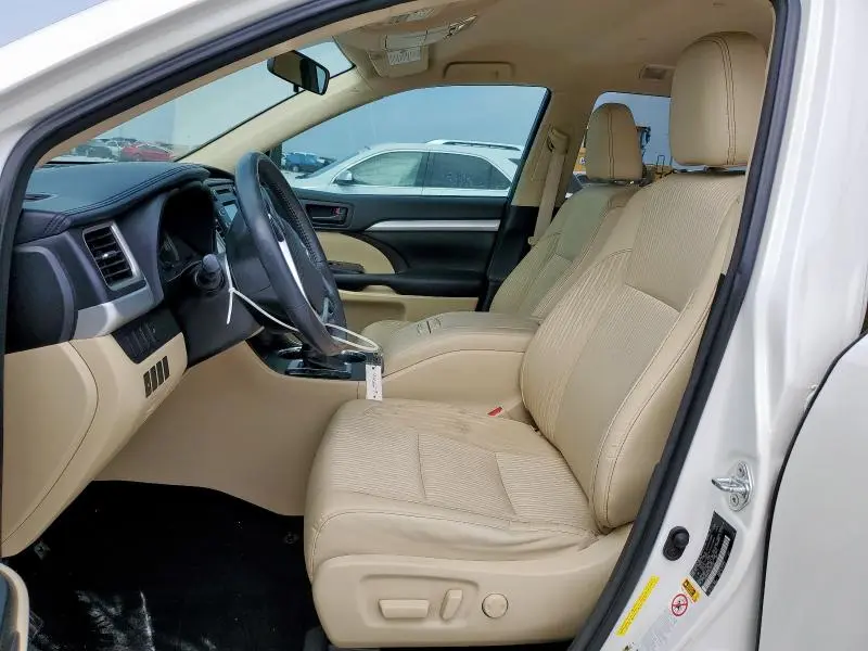2015 TOYOTA HIGHLANDER LE  