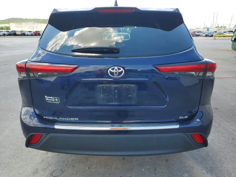 2021 TOYOTA HIGHLANDER XLE  