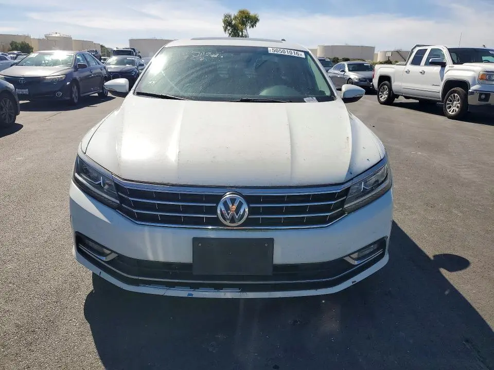 2016 VOLKSWAGEN PASSAT SE  