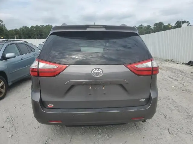 2019 TOYOTA SIENNA XLE  