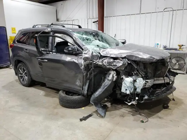 2018 TOYOTA HIGHLANDER SE  