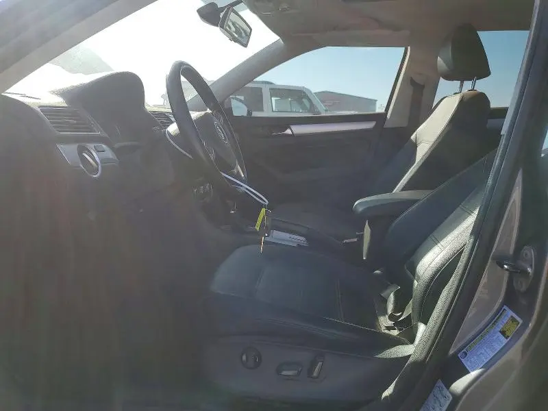 2012 VOLKSWAGEN PASSAT SE  