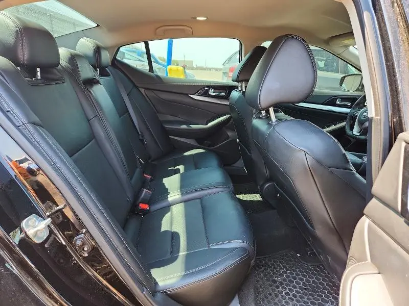 2021 NISSAN MAXIMA SV  