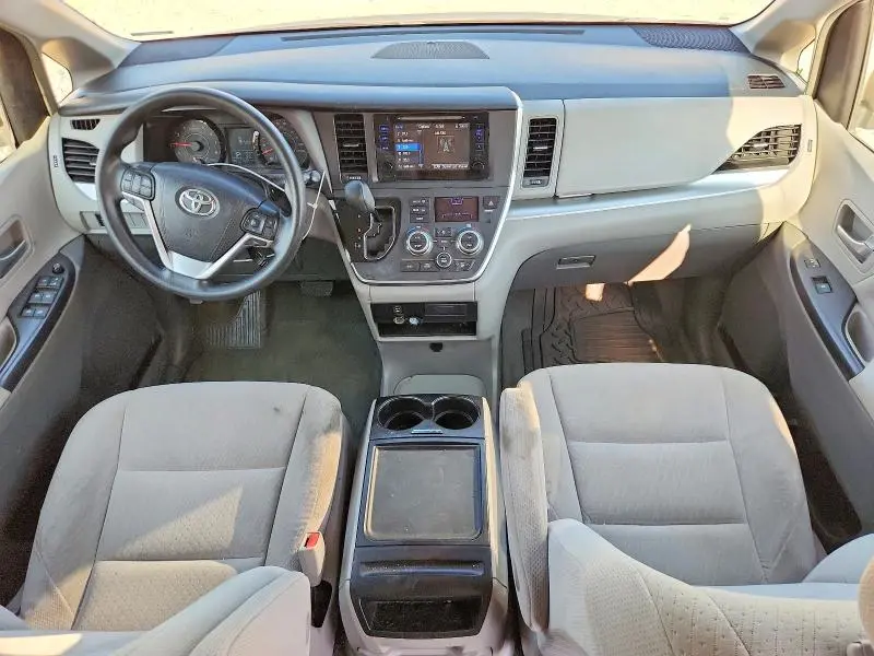2017 TOYOTA SIENNA LE  