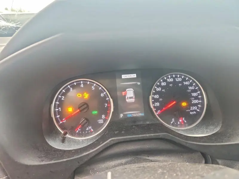 2021 TOYOTA RAV4 XLE  
